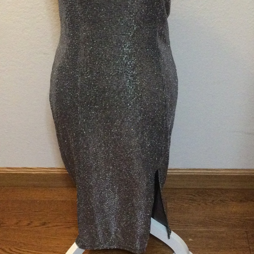 Forever 21 shiny gown size Medium - Picture 3 of 7
